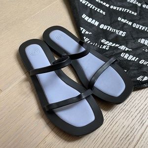UO Sleek Strappy Flats w/ Square toe